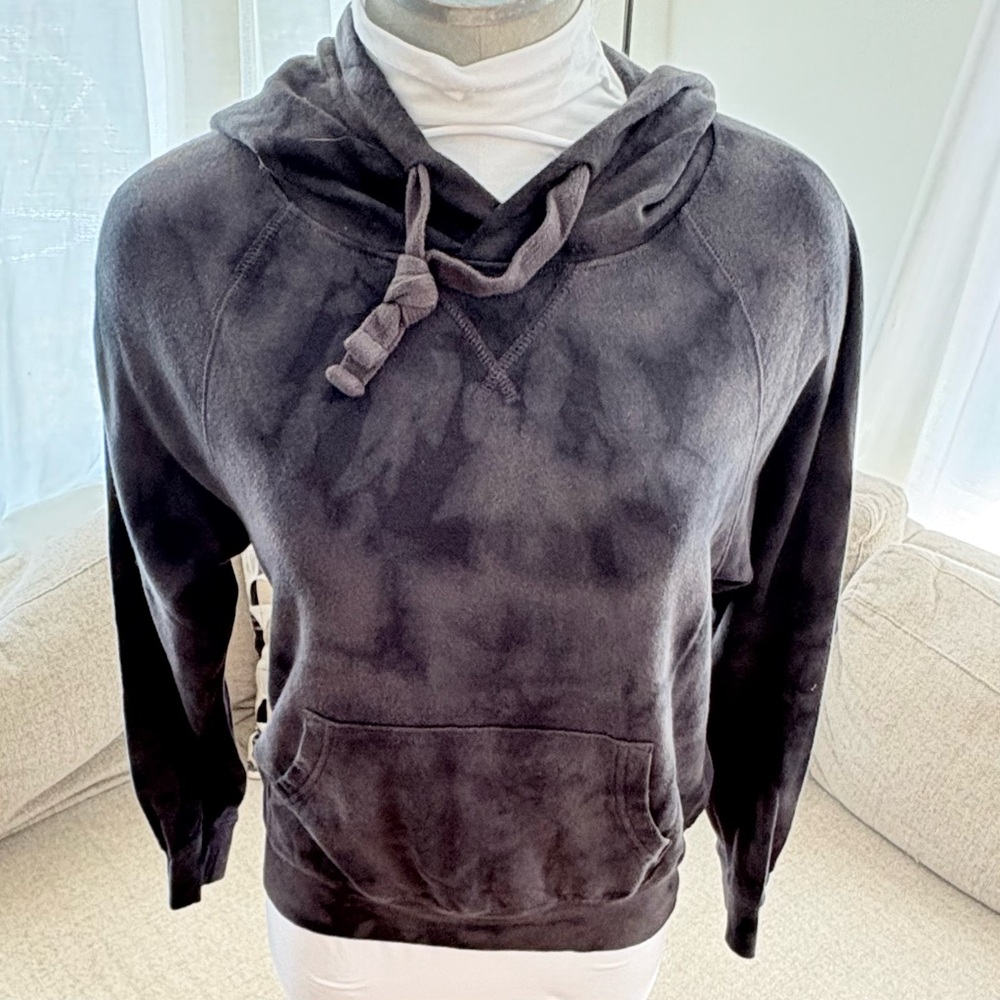6for$20❤️bundle item. Old Navy Men's or women’s Black Tie-Dye Hoodie